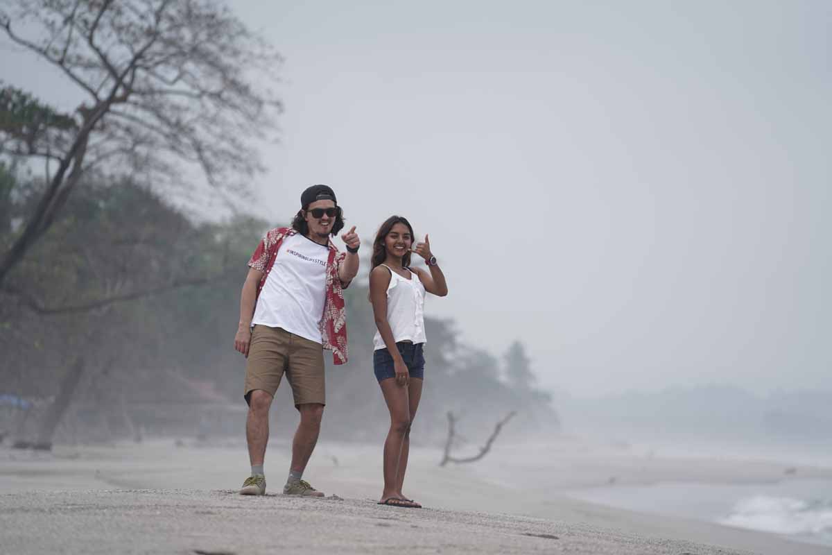 Salini berpose Bersama salah satu host MLDSPOT TV, David John Schaap